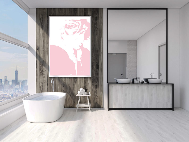 Badezimmer mit grossem Spiegel, Wanne und grossem Wandbild mit Rose